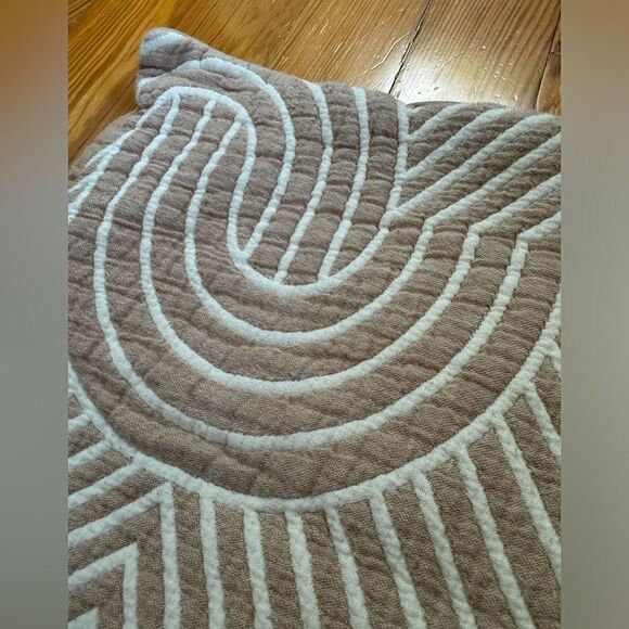 CB2  Pillowsham - Picture 2 of 6